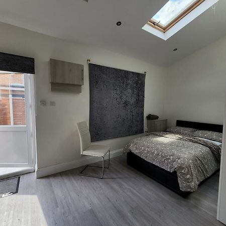 Ilford Town Centre Studio מראה חיצוני תמונה